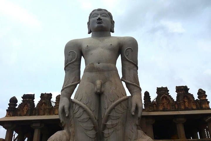 Shravanabelagola Day Trip from Bangalore: Climb to the 58‑ft Gomateshwara photo 2