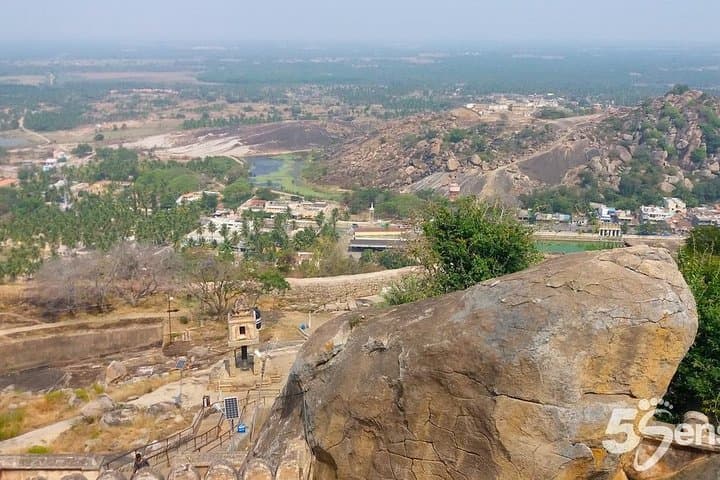 Shravanabelagola Day Trip from Bangalore: Climb to the 58‑ft Gomateshwara photo 4