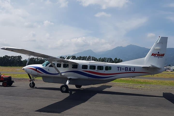 Private Cessna Flight Over Poás Volcano — 1-Hour Aerial Tour from San José photo 4