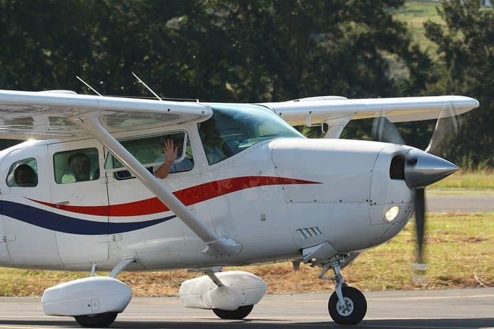 Private Cessna Flight Over Poás Volcano — 1-Hour Aerial Tour from San José