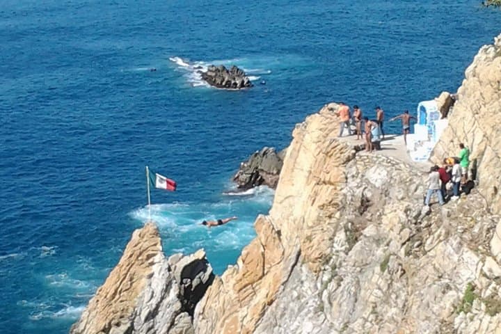 Acapulco City Tour: La Quebrada Cliff Divers, Golden Zone & Scenic Viewpoints photo 3