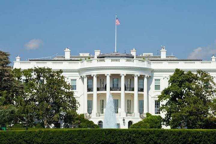 Washington DC Morning Monuments Bus Tour — White House, Lincoln Memorial & Optional U.S. Capitol Entry photo 1