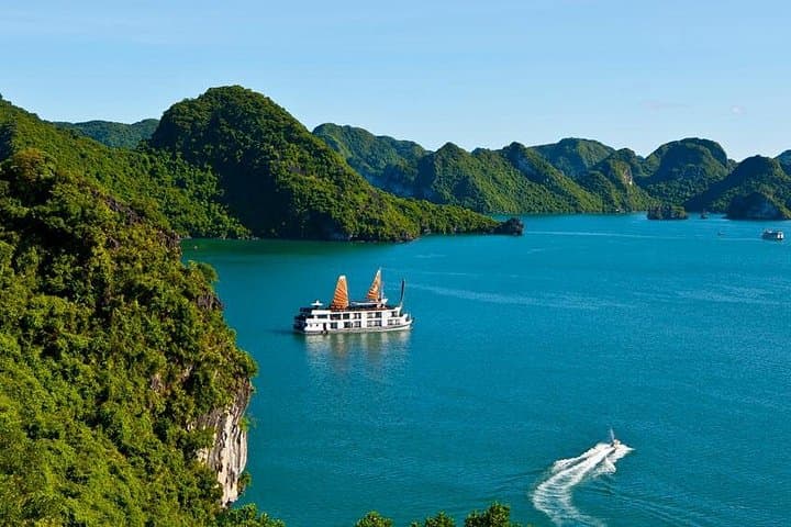 Halong Bay Luxury Cruise 2-Day Overnight: Kayaking, Titop Island & Surprise Cave photo 4