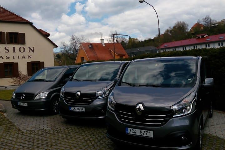 Private One-Way Sightseeing Transfer from Cesky Krumlov to Prague via Holašovice & Hluboká photo 4