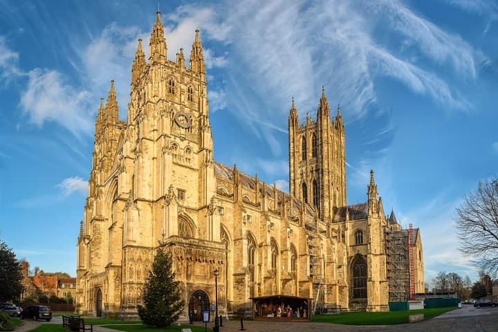 Leeds Castle, Canterbury Cathedral and White Cliffs Day Trip from London