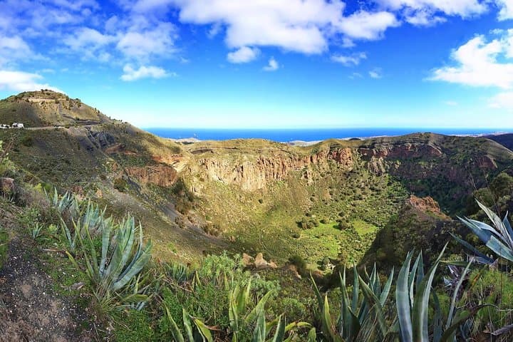Explore Gran Canaria's Peaks: Full-Day Tour to Roque Nublo, Pico de las Nieves & Teror