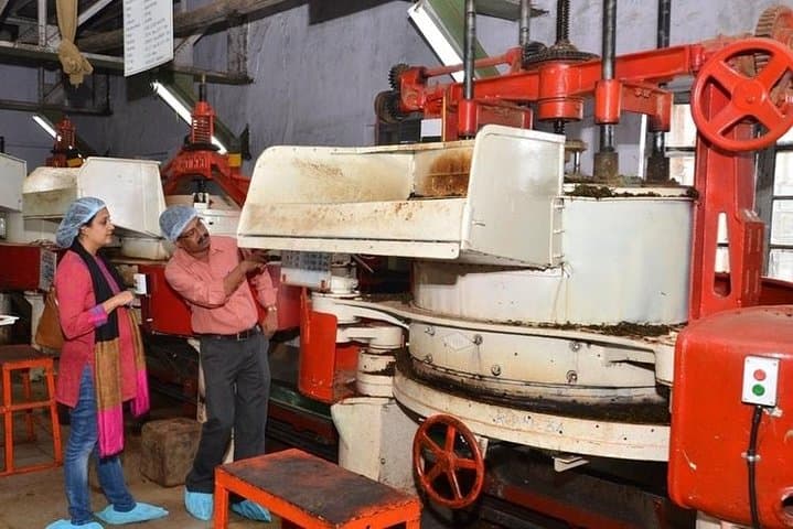 Munnar Tea Trail & Lockhart Factory Tour — Walk from Leaf to Cup photo 3