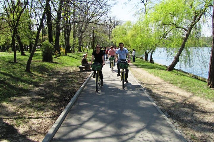 Bucharest Bike Tour: 3-4 Hour Sightseeing by Bicycle