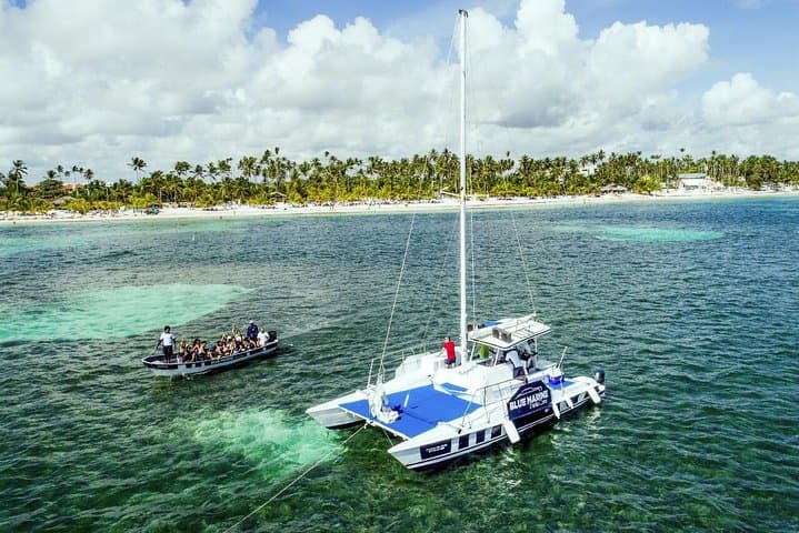 Punta Cana Party Boat and Snorkeling Trip from Bávaro: Catamaran, Natural Pool & Snorkel Reef photo 2