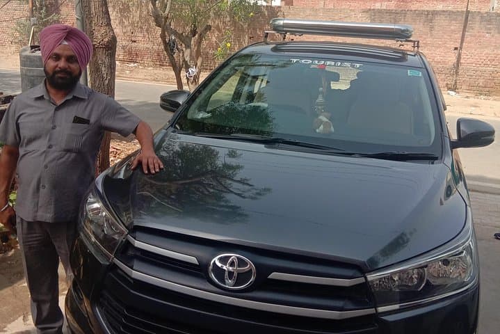 Private Delhi to Agra Car Transfer — 3-Hour Comfort via Yamuna Expressway photo 1