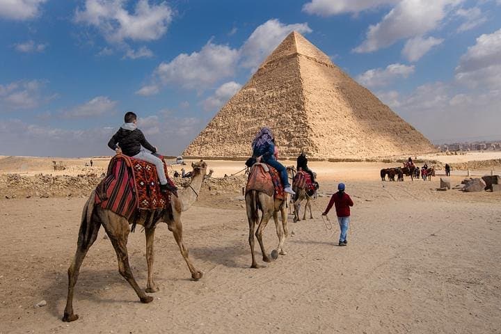 Private All-Inclusive Giza Pyramids & Sphinx Tour with Camel Ride and Lunch