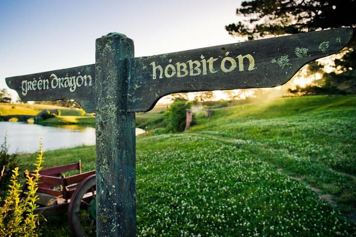 Auckland to Hobbiton Private Tour: Luxury Day Trip to the Movie Set photo 2