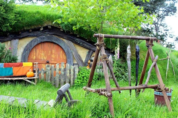 Auckland to Hobbiton Private Tour: Luxury Day Trip to the Movie Set photo 3