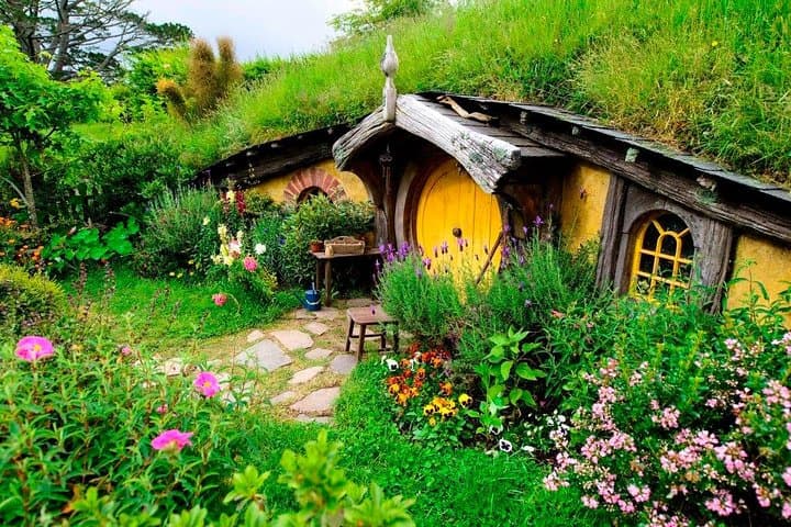 Auckland to Hobbiton Private Tour: Luxury Day Trip to the Movie Set photo 6