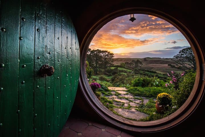 Auckland to Hobbiton Private Tour: Luxury Day Trip to the Movie Set