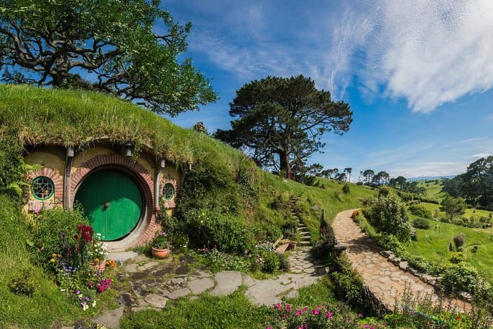 Auckland to Hobbiton Private Tour: Luxury Day Trip to the Movie Set photo 5
