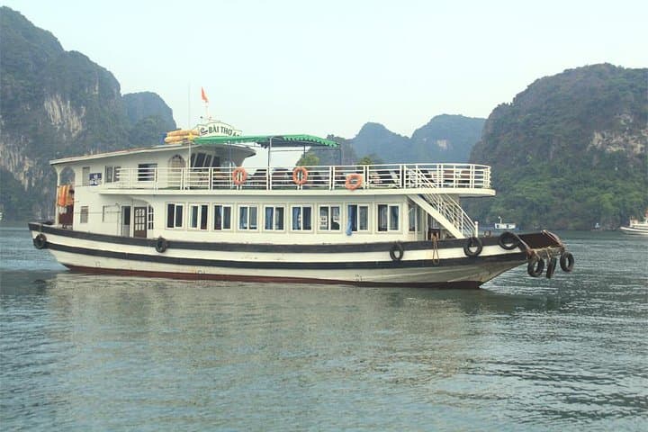 Halong Bay Half-Day Cruise: Kayak Caverns, Fishing Villages & Seafood Lunch photo 4