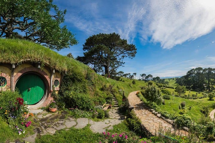 Rotorua to Auckland: Hobbiton Movie Set and Waitomo Glowworm Caves One‑Way Private Tour photo 2