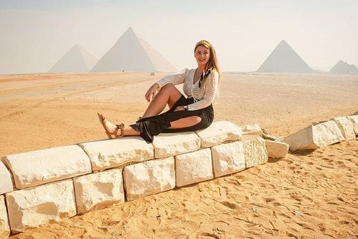 Full-Day Private Tour: Giza Pyramids, Egyptian Museum & Cairo Tower