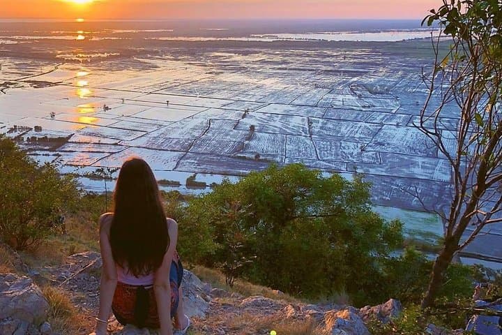 Sunset Cycling to Phnom Krom: Siem Reap Lotus Fields, Rice Paddies & Wat Chedei
