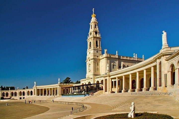 Fátima, Batalha, Nazaré & Óbidos Day Tour from Lisbon — Minivan, 4x4 or Classic Car photo 2