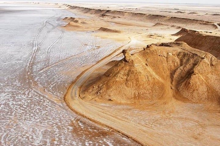Explore Ong Jemel & Mos Espa: Half-Day Desert Excursion from Tozeur