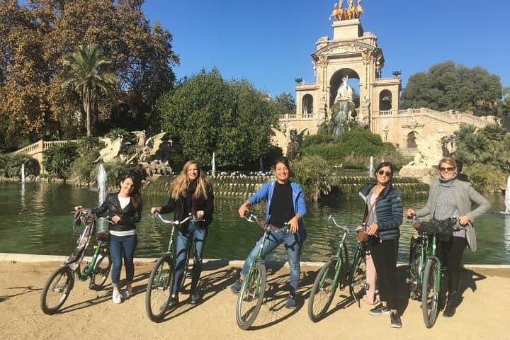 evening-barcelona-bike-tour-with-cava-small-group-and-private-options