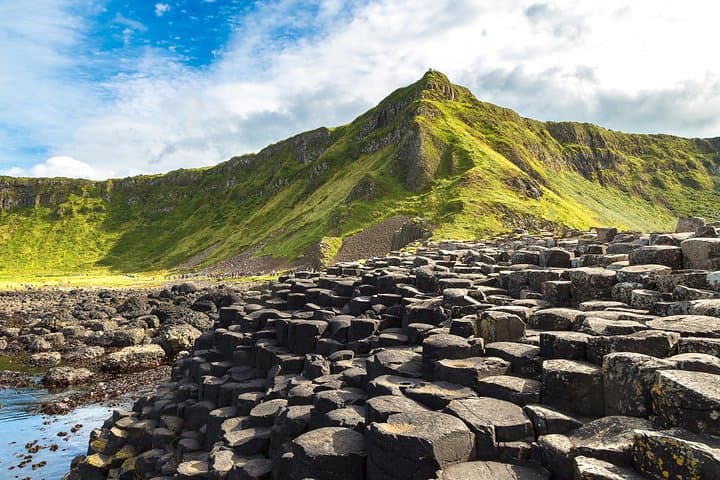 2-Day Northern Ireland Tour from Dublin: Belfast, Titanic & Giant's Causeway