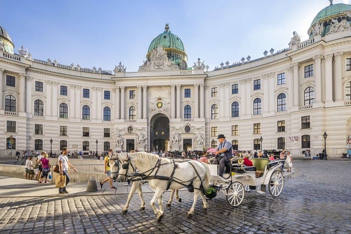 10-Day Private Sightseeing Tour from Budapest to Prague — Vienna, Hallstatt & Český Krumlov photo 3