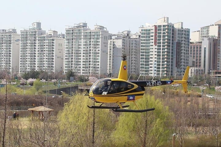 Seoul Helicopter Tour: Sunset Skyline Flight from Seoul Marina photo 5