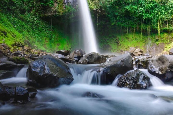La Fortuna Waterfall Guided Hike from Arenal — Swim the 210‑ft Catarata photo 6