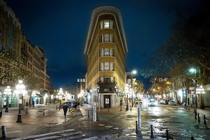 Gastown Lost Souls Walking Tour: Dark History and Theatrical Urban Stroll photo 3