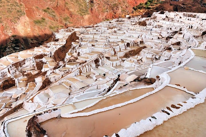 Moray & Maras to Machu Picchu: 2-Day Panoramic Vistadome Train Tour from Cusco