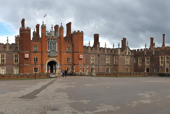 Windsor Castle and Hampton Court: Private Day Tour from London
