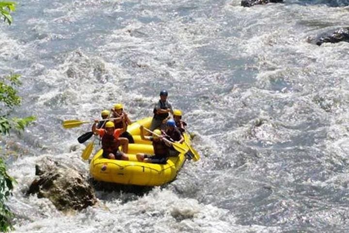 White-Water Rafting from Bogotá: 7 km Class III–IV River Run photo 3