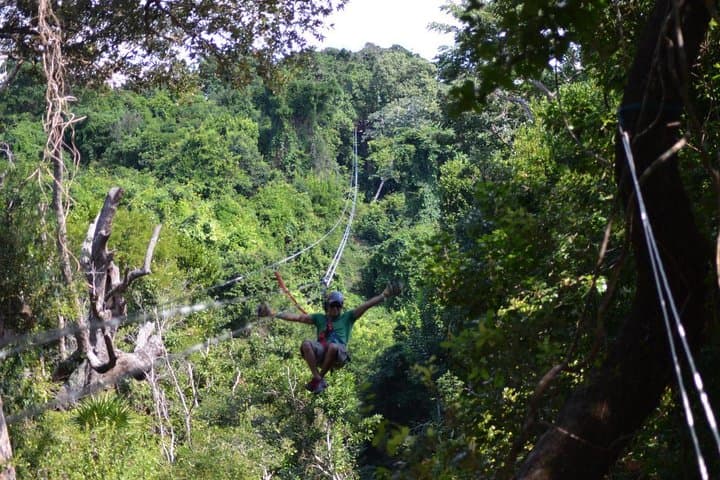 Roatán Zipline Flight Adventure with Beach Break — 12 Zips & Jungle Views photo 3