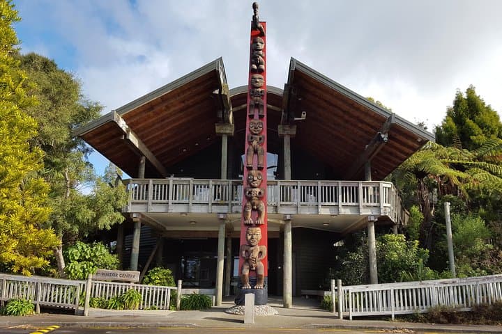 Auckland City to Piha: Full-Day City Highlights, Rainforest Walk & Black‑Sand Beach Experience photo 5