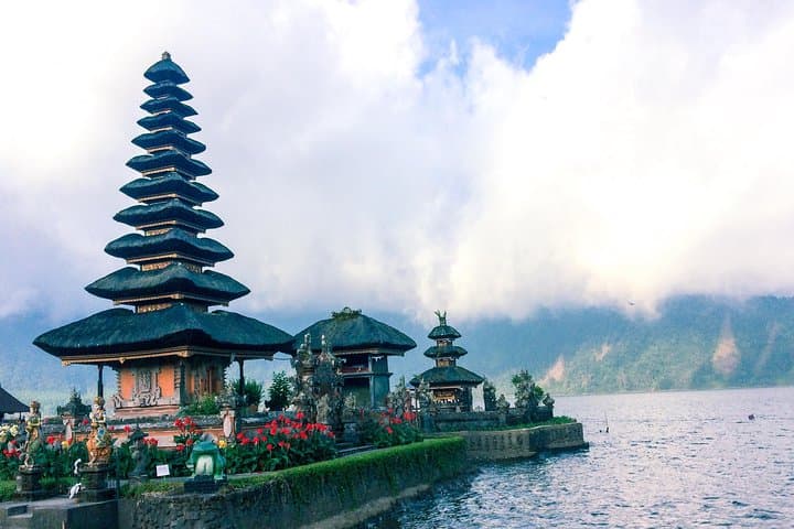 Nungnung Waterfall to Tanah Lot: Full-Day Jatiluwih & Bedugul Heritage Tour
