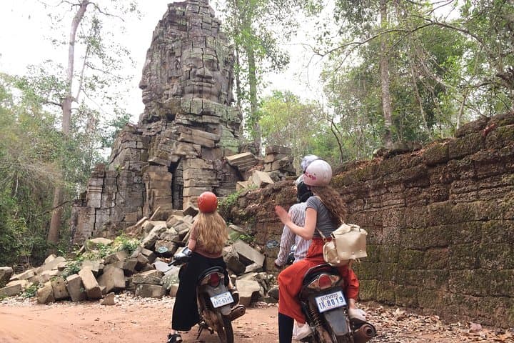 Private Angkor Wat Sunrise and Five-Temple Motorbike Tour from Siem Reap
