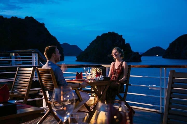 Halong Bay Overnight Cruise: 2-Day, 1-Night Cruise with Kayaking & Cave Visit