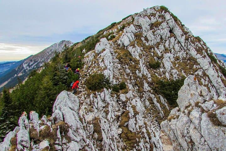 Piatra Craiului Day Hike: Ridge Routes to Ascutit Peak from Brasov photo 4