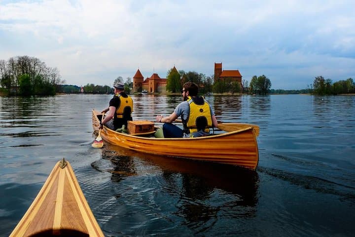 Paddle to Trakai Castle: Premium Cedar Canoe Tour on Lake Galvė