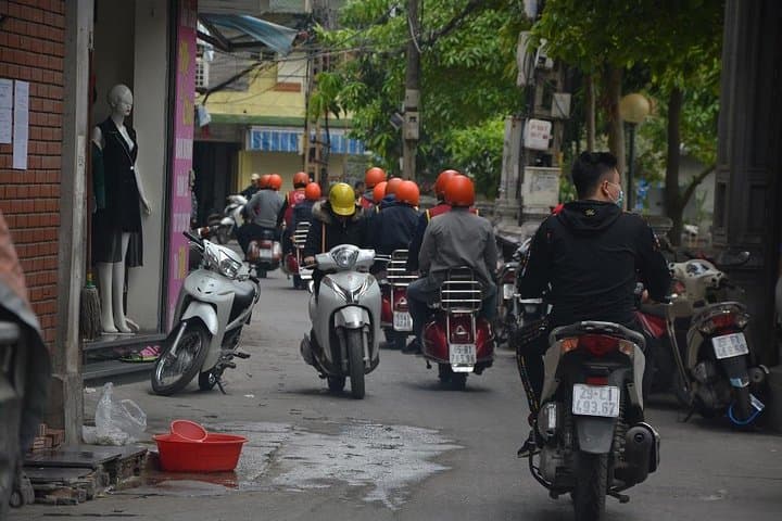 Hanoi Insider Vintage Vespa Tour: Back-Street Vespa Ride to Long Bien & West Lake photo 6