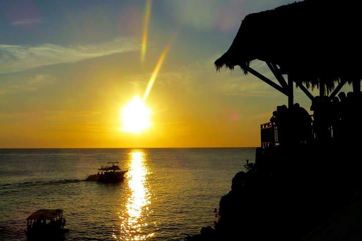 Explore Negril's Iconic Seven Mile Beach & Rick's Café photo 6