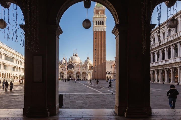 Venice Carnival Treasure Hunt and Mask Painting Workshop in St Marks Square photo 6