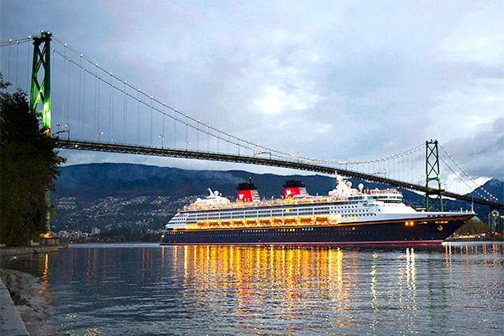 Vancouver to Whistler Day Tour — Sea-to-Sky Highway, Shannon Falls & Peak 2 Peak photo 2
