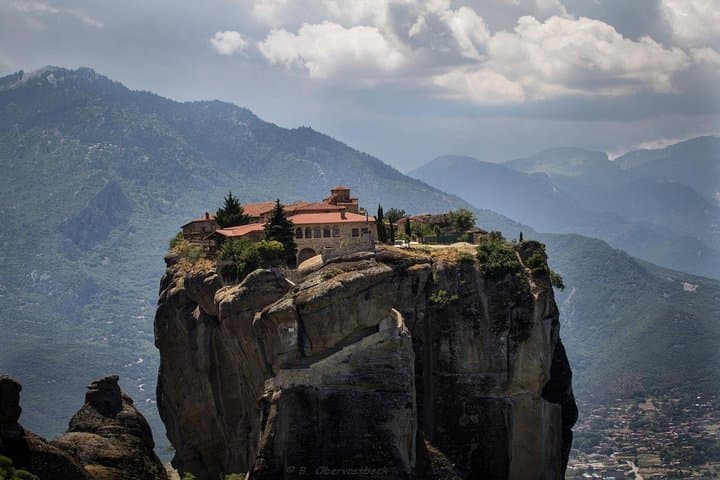 Meteora Monasteries & Thermopylae: Private Day Tour from Athens