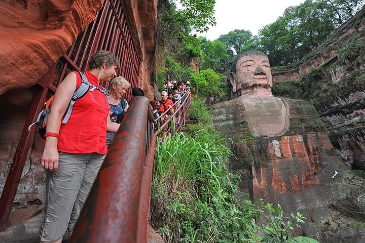 Leshan Giant Buddha Day Trip from Chengdu: High-Speed Train & Local Food Tasting Guide