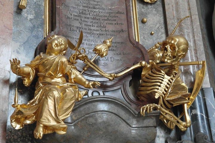 Munich Private Guided Walking Tour: Marienplatz, Frauenkirche & Englischer Garten photo 2