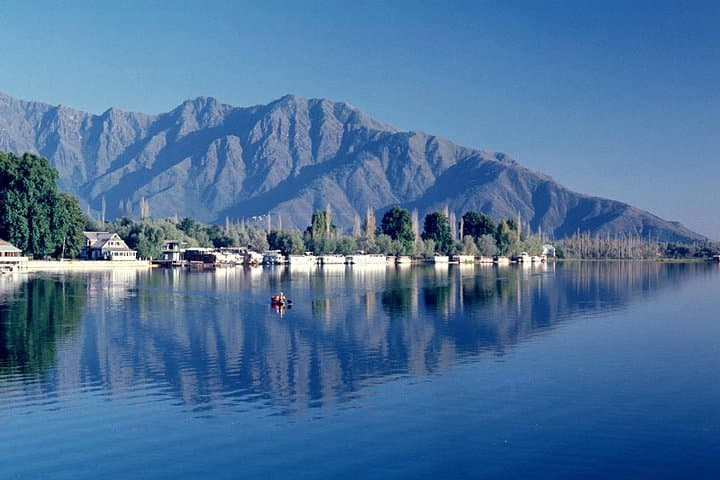 5-Day Paradise Kashmir Tour: Srinagar Houseboat, Pahalgam & Gulmarg Highlights photo 1